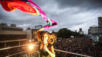 Daniela Mercury e a multidão.Bloco Pipoca da Rainha levou 400 mil às ruas. Foto: Tiago Queiroz/Estadão