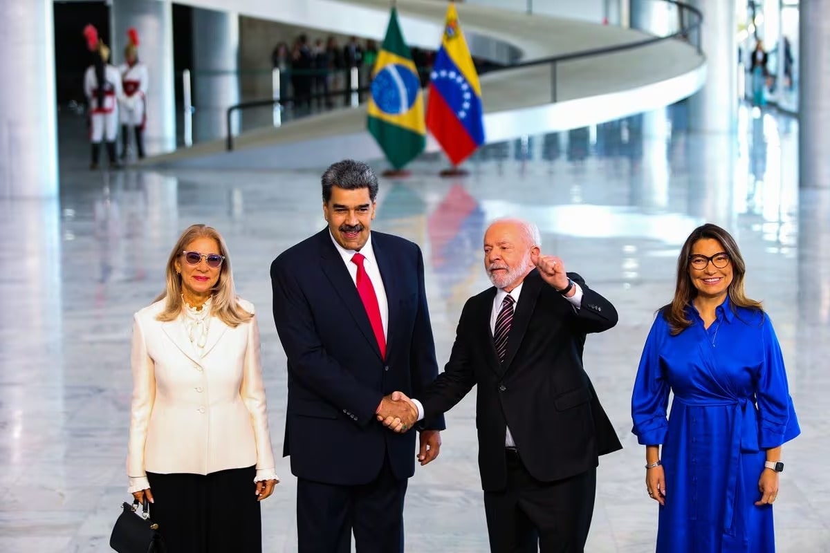 Lula exaltou marcação de eleições na Venezuela e não pareceu preocupado com o fato de a opositora de Maduro, seu aliado, ter sido impedida de disputar