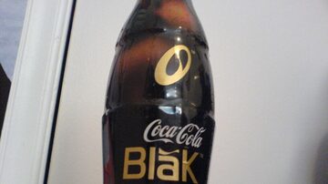 Coca-Cola BlaK, quetem gosto de café e foi descontinuada pouco tempo após seu lançamento, é um dos produtos que estão no museu. Foto: Flicker.com/lazylikewally