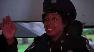 A atriz Marion Ramsey, em cena de'Loucademia de Polícia'. Foto: Warner Bros