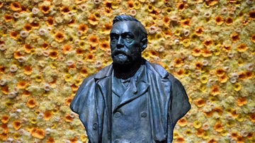 Na foto, o busto de Alfred Nobel, o fundador do Prêmio Nobel, durante cerimônia realizada em 2018, na Suécia. Foto: Anders Wikilund/ Reuters