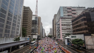 Largadada corrida de São Silvestre em 2017, na avenida Paulista. Foto: AMANDA PEROBELLI/ESTADAO