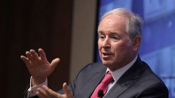 FILE PHOTO: Blackstone Group CEO and Co-Founder Steve Schwarzman speaks at a Reuters Newsmaker event in New York, U.S., November 6, 2019.  REUTERS/Gary He/File Photo