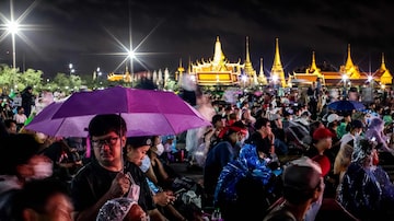Manifestantes protestam em Bangcoc diante do Grande Palácio. Foto: Jack Taylor/AFP