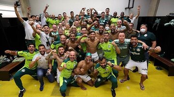 Elenco, funcionários e comissão técnica do Palmeiras comemoram classificação à final da Libertadores. Foto: Cesar Greco/Palmeiras