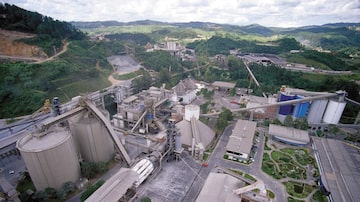 Fábrica no Rio Branco do Sul, no Paraná, exporta calcário agrícola. Foto: Votorantim Cimento