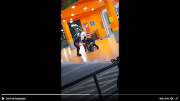 Vídeo compartilhado nas redes sociais mostra agressões a homem negro no estacionamento do Carrefour. Foto: Twitter/Reprodução