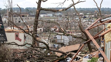 Destruição do bairro de Walnut Ridge atingido pelo tornado em 31 de março de 2023 em Little Rock, Arkansas. Foto: Benjamin Krain/Getty Images/AFP
