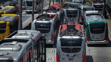Ônibus em circulação no Terminal Parque D. Pedro, no centro da capital paulista. Foto: Felipe Rau/Estadão