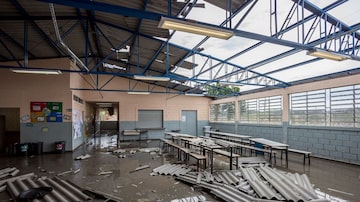A força do vento arrancou telhas metálicas e destruiu o telhado de escola municipal em Nova Campina, interior de São Paulo. Foto: Prefeitura de Nova Campina/Divulgação