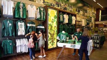 Loja de produtos do Palmeiras celebra aumento de vendas