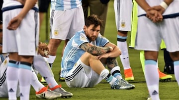 Após lesão, Messi não pode defender a Argentina. Foto: AFP