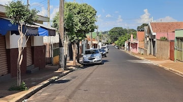 Rua e praças vazias em Rincão, vizinha de Araraquara. Com lockdown, aparência é de cidade fantasma. Até linha de ônibus parou de operar. Foto: Prefeitura de Rincão/Divulgação