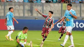 German Cano of Brazil's Fluminense, center, celebrates scoring his side's second goal against Peru's Sporting Cristal during a Copa Libertadores group D soccer match in Lima, Peru, Wednesday, April 5, 2023. (AP Photo/Martin Mejia). Foto: Martin Mejia/ AP