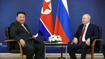 Presidente da Rússia, Vladimir Putin, e o ditador da Coreia do Norte, Kim Jong-un em encontro no extremo leste da região de Amur, na Rússia, em setembro de 2023.