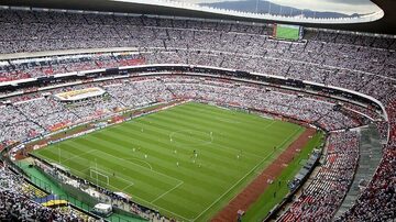 Em 4º lugar, o gigantesco Estádio Azteca, na Cidade do México, que tem capacidade para 98 mil pessoas. Foto: Reprodução