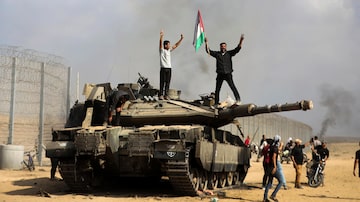 Ataques terroristas do Hamas e reação israelense ameaçam civis nas Faixa de Gaza em em território israelense. FOTO: Yousef Masoud /AP Photo