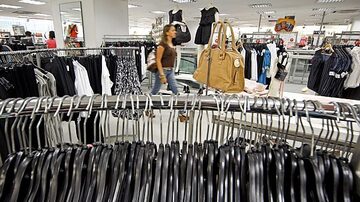 Empresas brasileiras do setor têxtil tem sofrido com concorrência de sites estrangeiros. Foto: Estadão