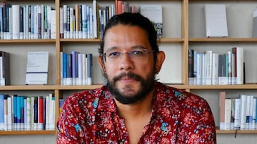 O escritor Wilson Alves-Bezerra. Foto: Steven Wyss/Editora Iluminuras