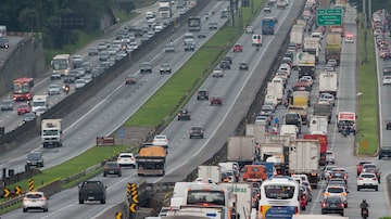 Mais da metade das estradas do País está em condição considerada regular, ruim ou péssima, segundo pesquisa da CNT. Foto: Daniel Teixeira/Estadão