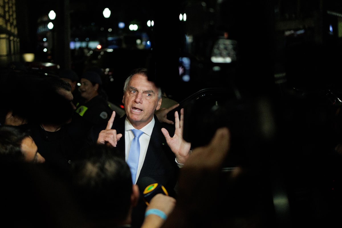 O ex-presidente Jair Bolsonaro passou dois dias na Embaixada da Hungria após ter seu passaporte apreendido pelo STF