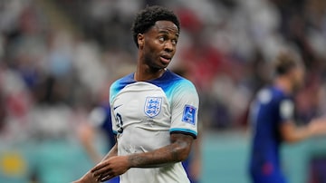 England's Raheem Sterling looks down the field during the World Cup group B soccer match between England and The United States, at the Al Bayt Stadium in Al Khor , Qatar, Friday, Nov. 25, 2022. (AP Photo/Abbie Parr). Foto: AP Photo/Abbie Parr