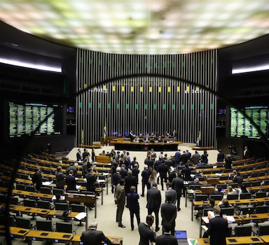 PEC BRASILIA  DF 20/02/2022  PEC ORÇAMENTO;VOTAÇÃO CÂMARA   NACIONAL - OE -  O presidente da câmara dos Deputados Federais, deputado,  Artur Lira (Progressistas -AL) deu início na noite desta terça-feira (20) a votação a Proposta de Emenda á Constituição (PEC), em sessõa realizada no plenário da casa  em Brasilia-DF. Hoje o presidente eleito Luiz Inácio Lula da Silva fechou um acordo com líderes do Centrão para aprovar a PEC da Transição na Câmara em troca de um aumento no valor de emendas parlamentares pagas a deputados e senadores   FOTO:  WILTON JUNIOR / ESTADÃO.