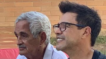 Zezé di Camargo e o pai Francisco, que morreu aos 83 anos de idade nesta segunda-feira. Foto: Instagram/@zezedicamargo