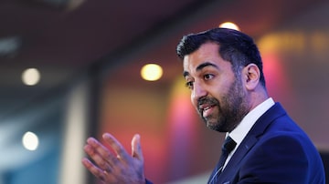 Humza Yousaf speaks after being announced as the new Scottish National Party leader in Edinburgh, Britain March 27, 2023. REUTERS/Russell Cheyne. Foto: Russell Cheyne / REUTERS
