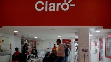 A logo of the mobile phone network company Claro is seen in a store in Bogota, Colombia December 12, 2019. Picture taken December 12, 2019. REUTERS/Luisa Gonzalez