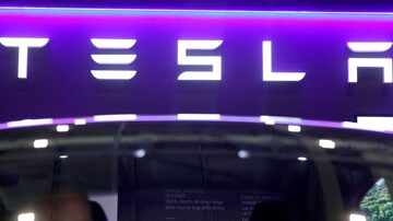 Tesla teve receita de US$ 21,3 bilhões no primeiro trimestre, queda de 9% em relação ao ano passado; vendas mundiais caíram devido ao aumento da concorrência. 