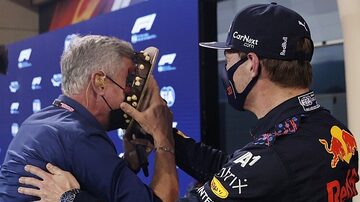 Verstappen faz brincadeira com o aniversariante do dia David Coulthard. Foto: Lars Baron/ Reuters