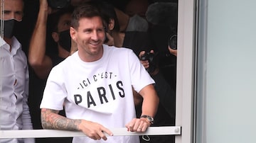 O argentino Lionel Messi chega a Paris para assinar contrato com o PSG. Foto: Yves Herman / Reuters