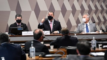 Omar Aziz (centro), presidente da CPI da Covid; Randolfe Rodrigues, vice (à esq.); e o relator Renan Calheiros. Foto: Agência Senado