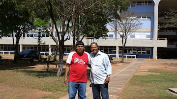 Cacique Domingos Maroho (à esquerda) e o assessor de Estudos e Pesquisas da Presidência da Funai, Cláudio Badaró. Foto: FUNAI/divulgação
