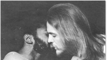 Cena em que Judas trai Jesus com um beijo da primeira montagem de 'Jesus Cristo Superstar',em 1971. Foto: Acervo/Estadão