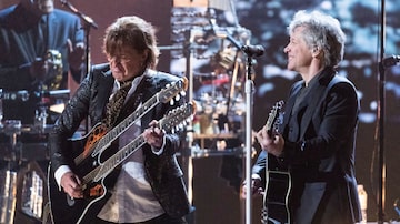 A dupla Richie Sambora e Jon Bon Jovi. Foto: Michael Zorn/AP