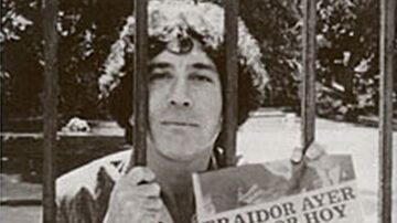
 O poeta cubano Reinaldo Arenas, perseguido por sua homossexualidade pela brutal ditadura de Fidel Castro.