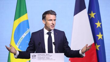 Presidente da França Emmanuel Macron participa do "Fórum Econômico Brasil-França - Transição para Energia Verde" na sede da FIESP em São Paulo