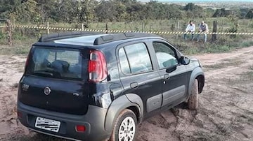 Carro em que os corpos das vítimas foram encontrados. Foto: Polícia Civil de Alto Araguaia/Divulgação