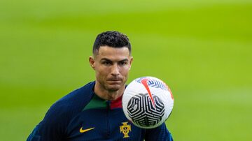 Porto (Portugal), 12/10/2023.- Portuguese national soccer team player Cristiano Ronaldo in action during a training session for the qualifying stage for the UEFA Euro 2024, at Dragao stadium, in Porto, north of Portugal, 12 October 2023. Portugal faces Slovakia on 13th October for UEFA EURO 2024 qualifiers. (Eslovaquia) EFE/EPA/JOSE COELHO
