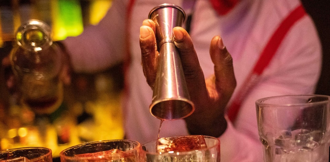 Drinque de gim, vermute e Campari, negroni completa 100 anos. Foto: Daniel Teixeira/Estadão