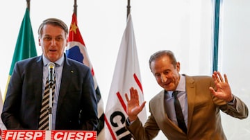 O presidente Bolsonaro ao lado de Paulo Skaf , presidente da Federação de Indústrias de São Paulo (Fiesp). Foto: Miguel SCHINCARIOL / AFP