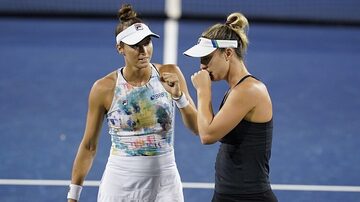 Luisa Stefani e Gabriela Dabrowski perdem final em Cincinnati. Foto: Darron Cummings/ AP