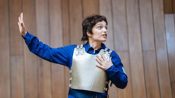 Isobel Thom como Joana D'Arc. Foto: Helen Murray