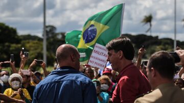 O presidente Jair Bolsonaro, durante manifestação contra o Congresso e a favor da intervencao militar em frente ao Quartel General do Exército em Brasília. Foto: GABRIELA BILO/ ESTADAO