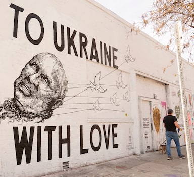 Mural com trabalho de Corie Mattie, em Los Angeles, em homenagem aos ucranianos que lutam na guerra em seu país
