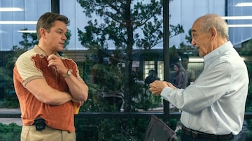 O ator Matt Damon e o empresário Sonny Vaccaro, no set de filmagem de Air. Foto: Amazon