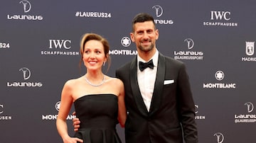 Novak Djokovic e sua mulher, Jelena, compareceram à premiação no Palácio de Cibeles, em Madri.