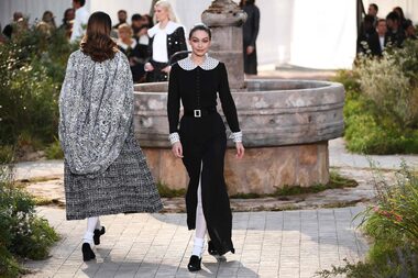 Chanel realiza desfile com inspiração na infância de Coco Chanel - Estadão